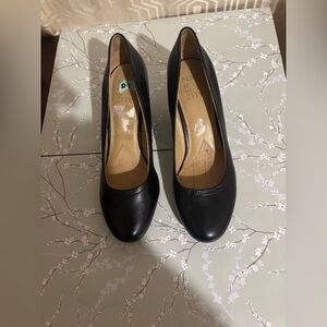 Naturalizer Black wedge Leather heels.